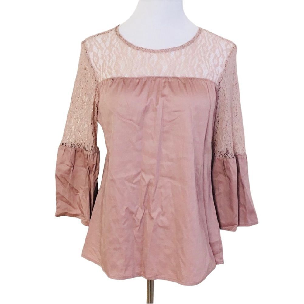 Como Vintage Lace Detail Bell Sleeve Top Sz M NWT
